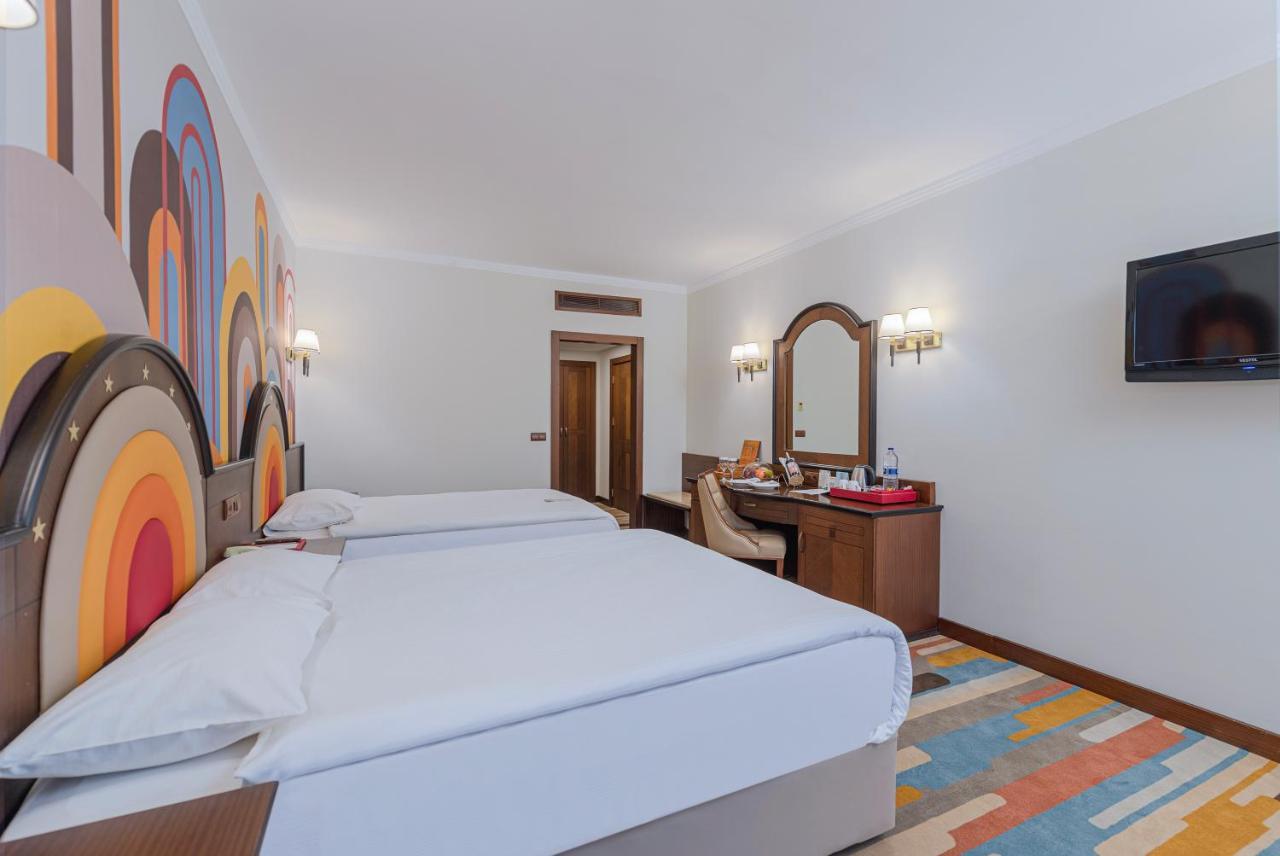 哈灵顿公园度假村 安塔利亚 外观 照片 A room at the hotel