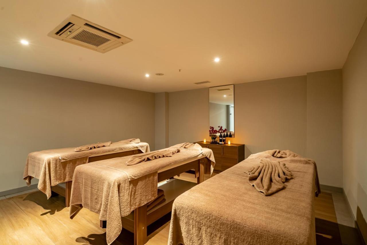 哈灵顿公园度假村 安塔利亚 外观 照片 Massage beds