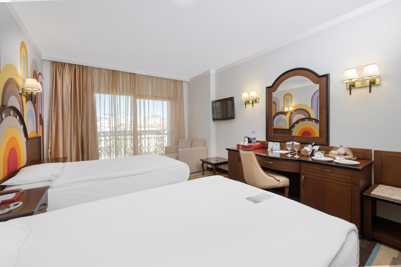 哈灵顿公园度假村 安塔利亚 外观 照片 A room at the hotel